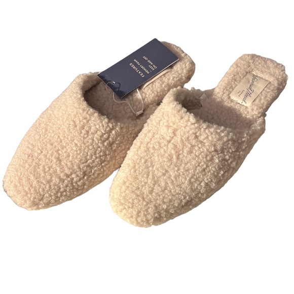 Universal Thread shearling home sleepers size 6 NWT - Picture 2 of 5